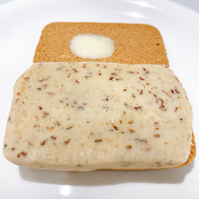 たっぷりショコラサンドクッキーラムレーズン