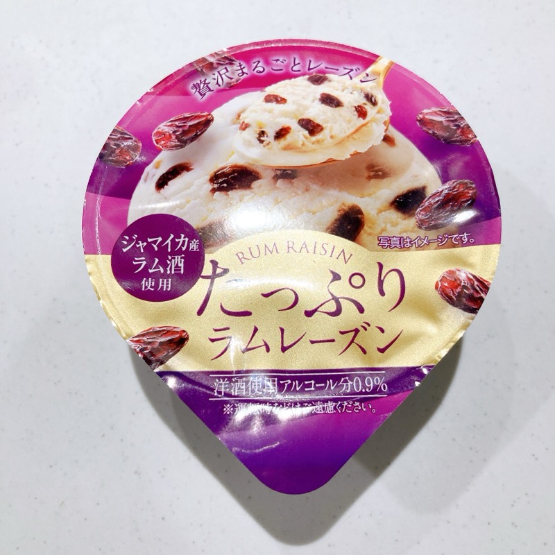 ファミマのたっぷりラムレーズンアイス