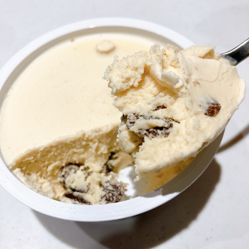 ファミマのたっぷりラムレーズンアイス