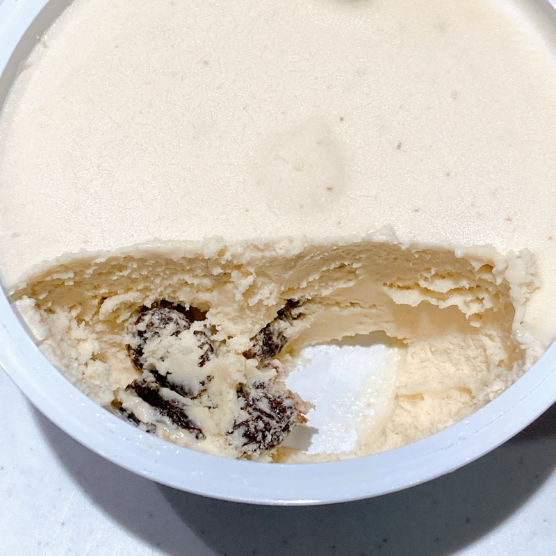 ファミマのたっぷりラムレーズンアイス