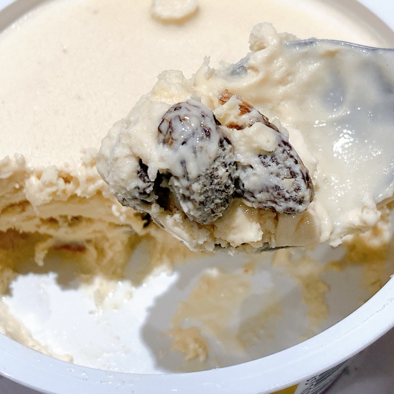 ファミマのたっぷりラムレーズンアイス