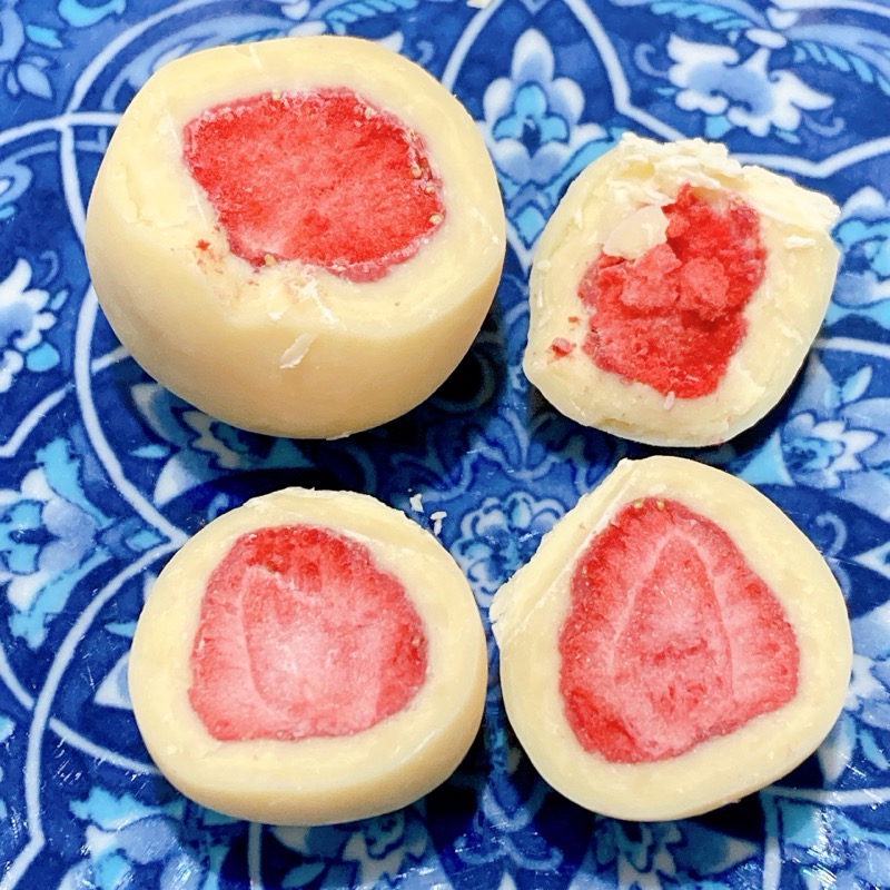 六花亭のストロベリーチョコレート