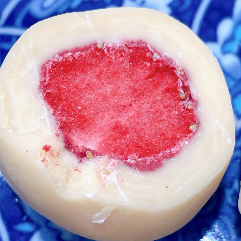 六花亭のストロベリーチョコレート