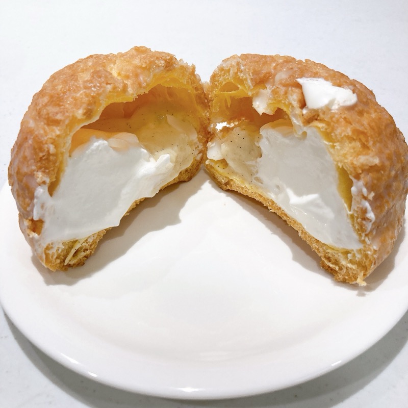 ピエール・エルメコラボのシュークリーム(バニラ)