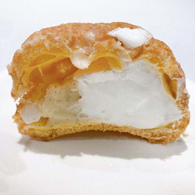 ピエール・エルメコラボのシュークリーム(バニラ)