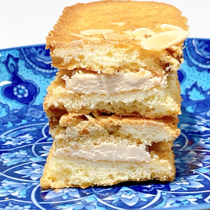 ナッツのクッキーサンドキャラメルクリーム