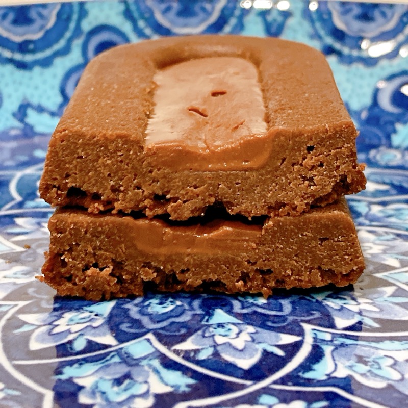 かじる濃厚ガトーショコラ