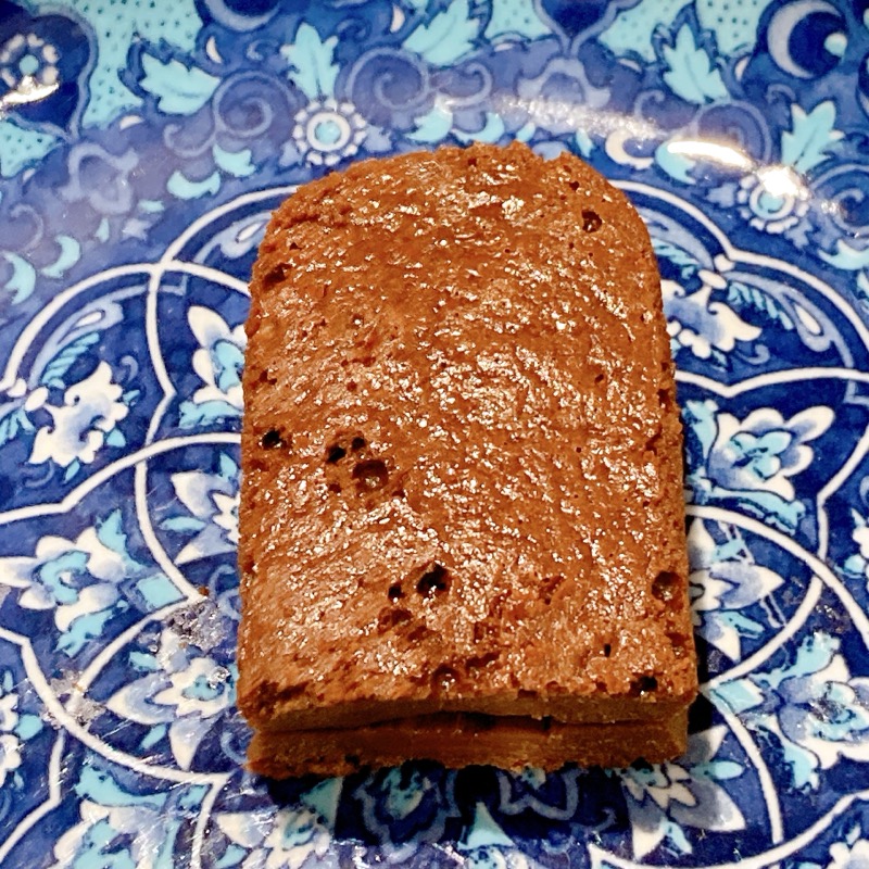 かじる濃厚ガトーショコラ