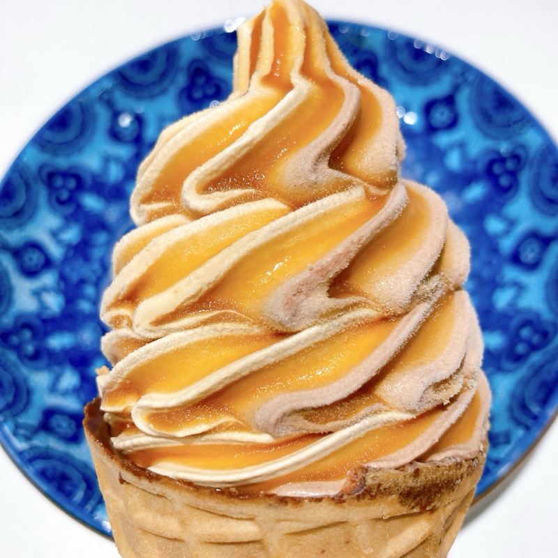 N.Y.キャラメルサンドアイスのワッフルコーン