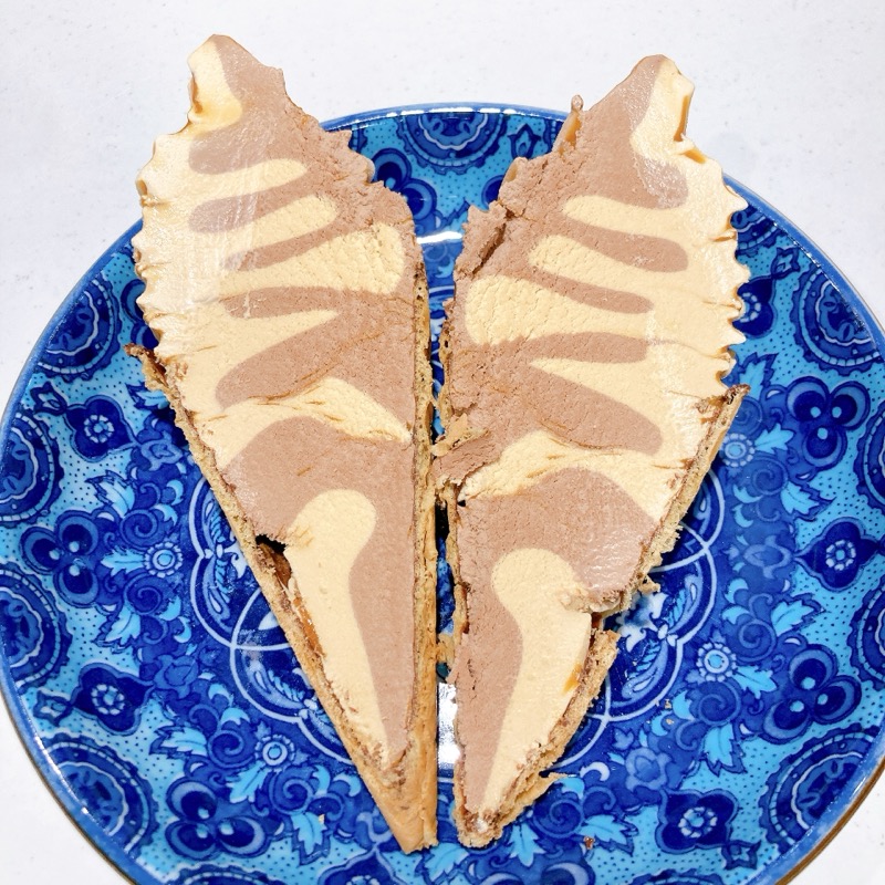 N.Y.キャラメルサンドアイスのワッフルコーン