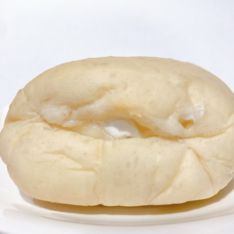 たっぷりラムレーズンクリームパン