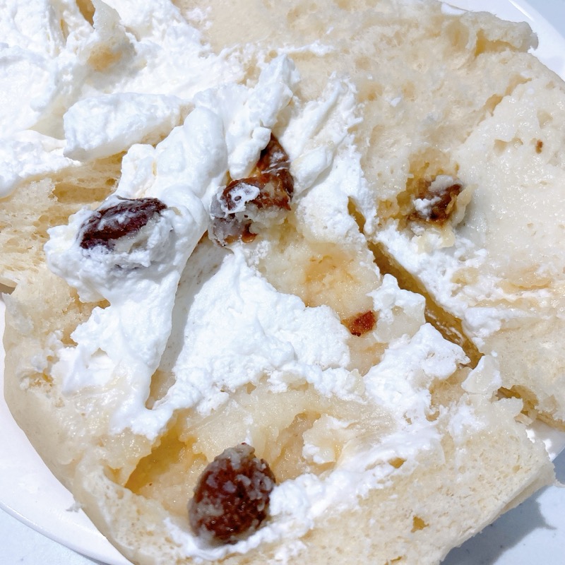 たっぷりラムレーズンクリームパン