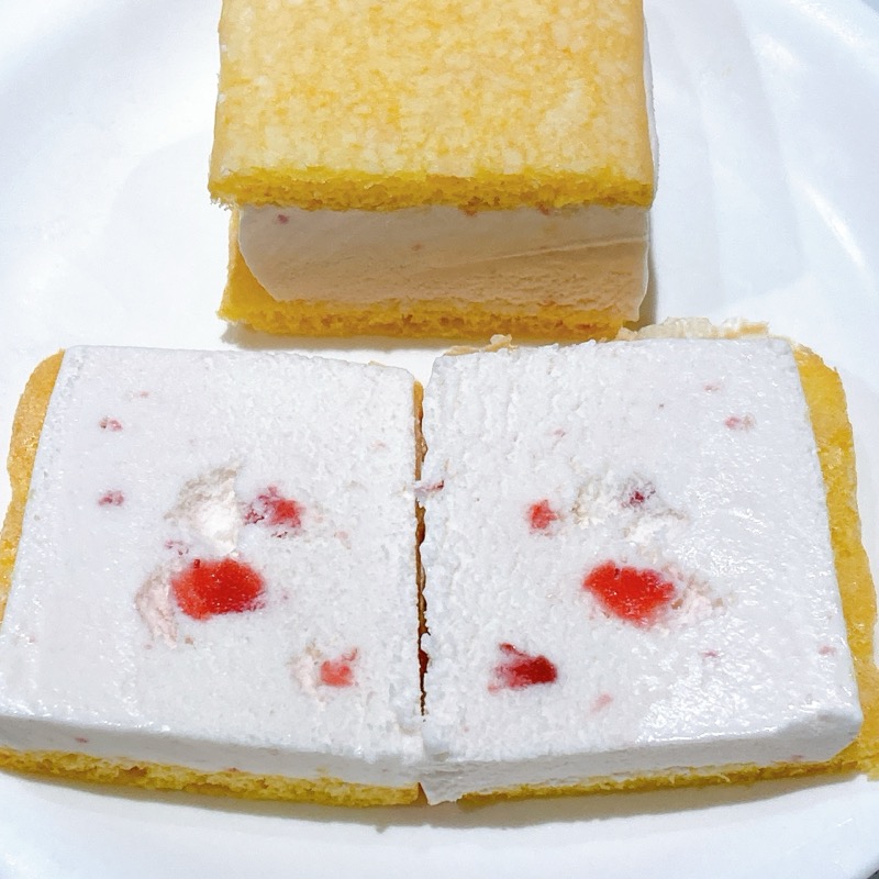 いちごのふわふわショートケーキサンド