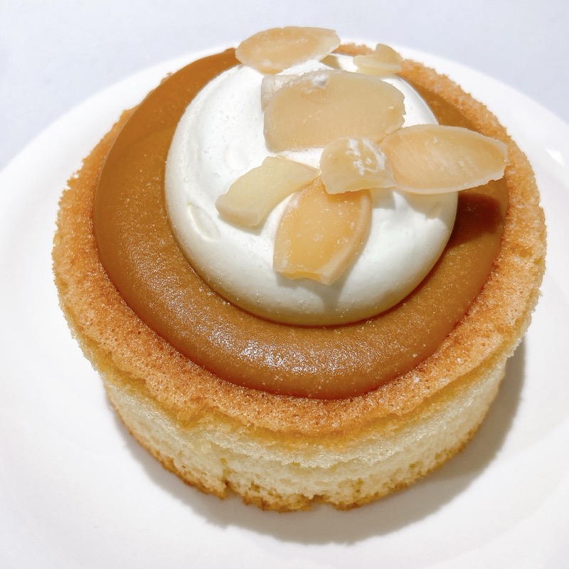 キャラメルとホイップのシフォンケーキ ホイップカスタード入り