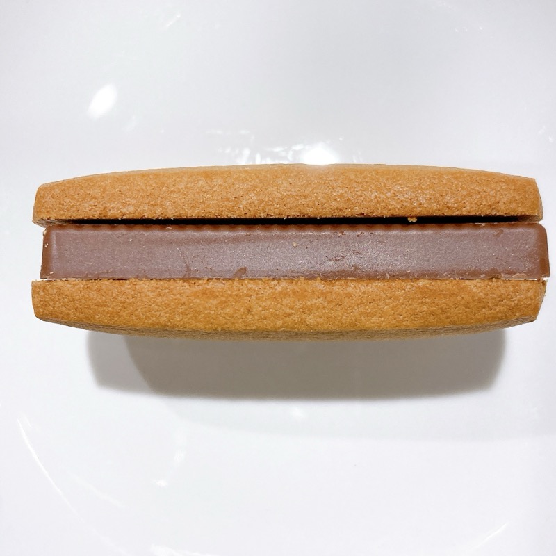 ラ・メゾンショコラサンドキャラメルほろ苦いビターなキャラメル味