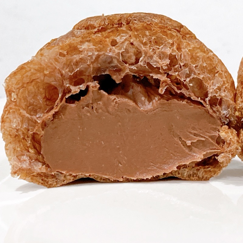 生チョコを包んだプチシュー