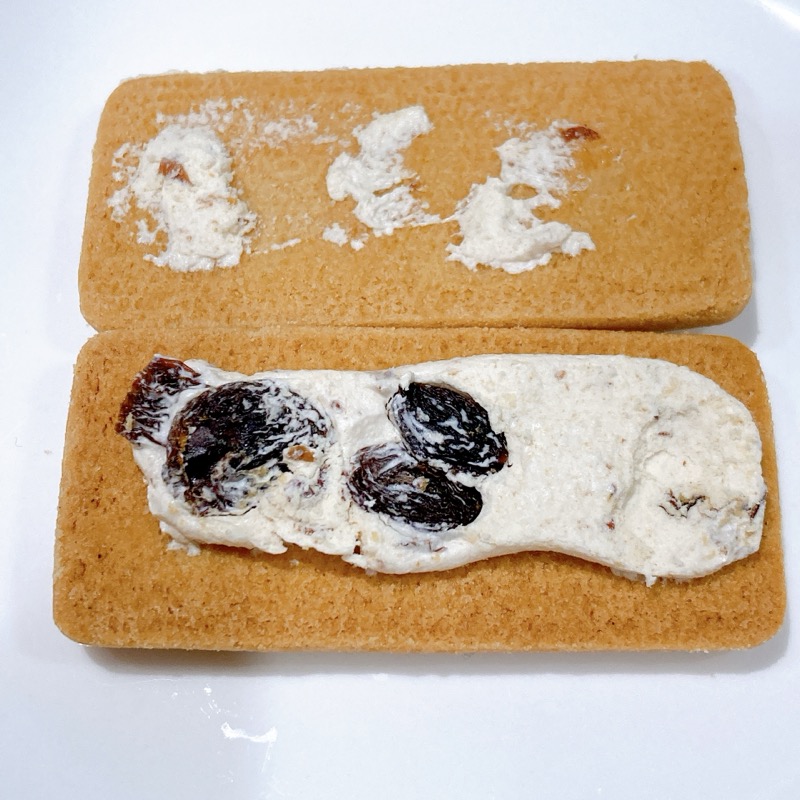 洋酒香るレーズンサンド