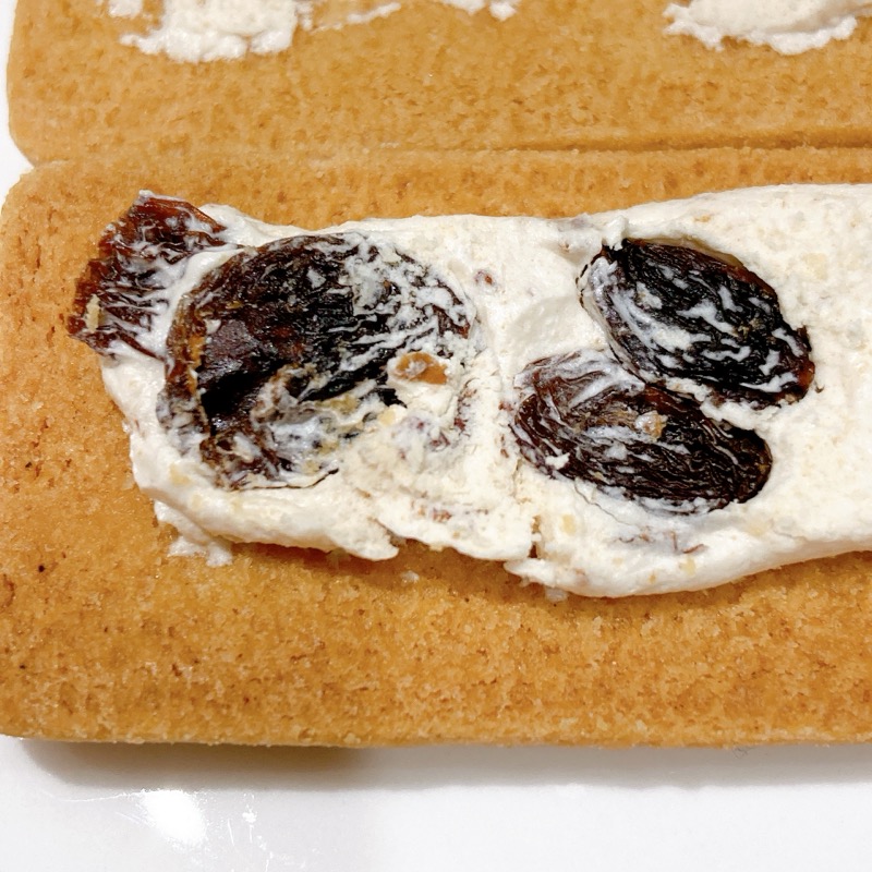 洋酒香るレーズンサンド