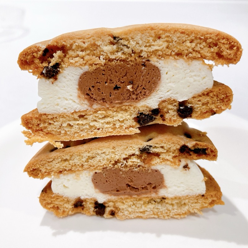しっとりビスケットサンドショコラ