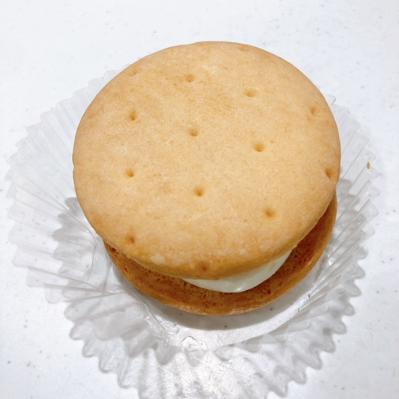 しっとりビスケットサンドクリーム