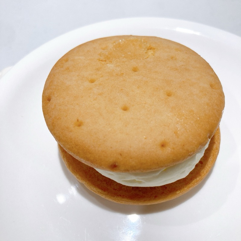 しっとりビスケットサンドクリーム