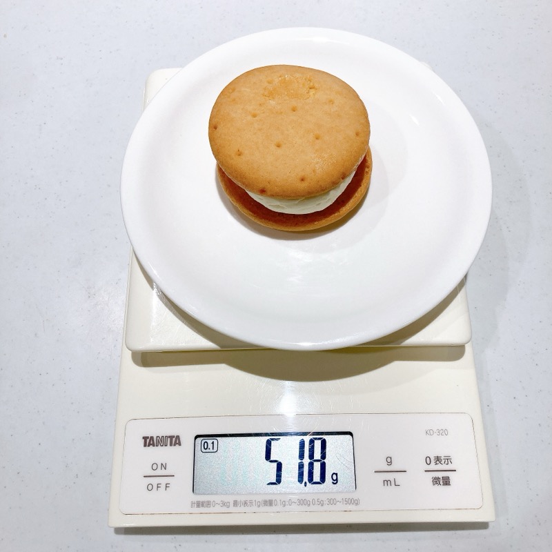 しっとりビスケットサンドクリーム