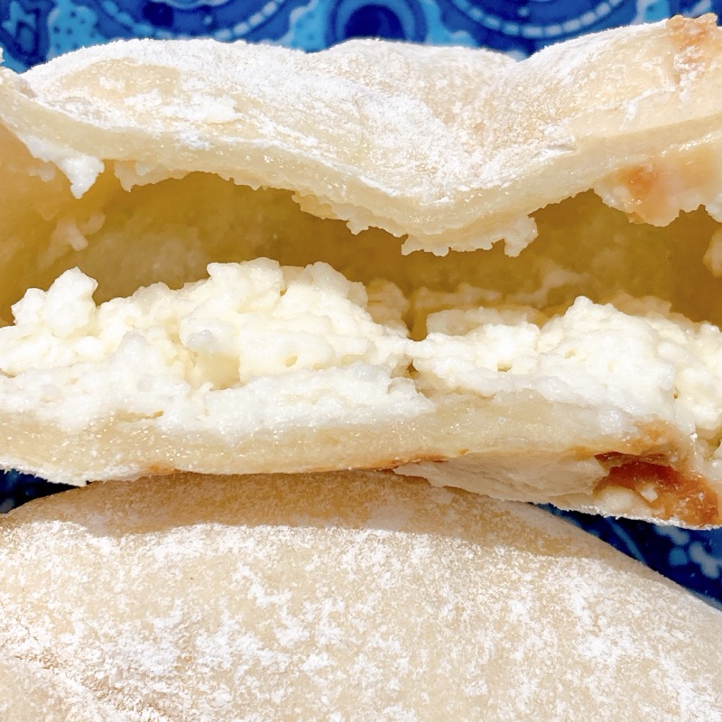 もっちりとした白いチーズパン