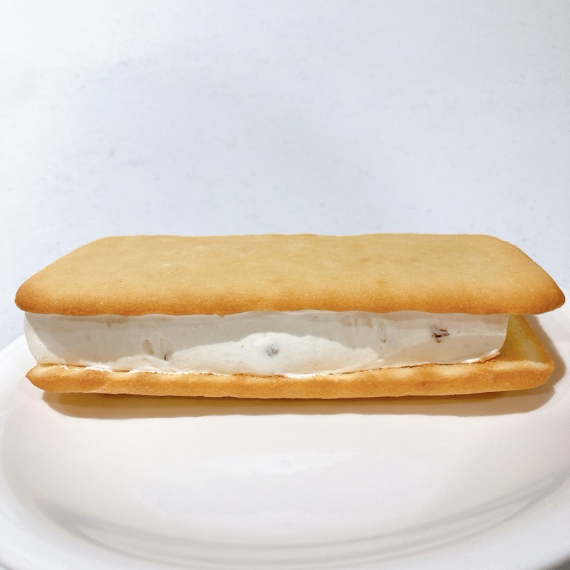 ラムレーズンサンドアイス