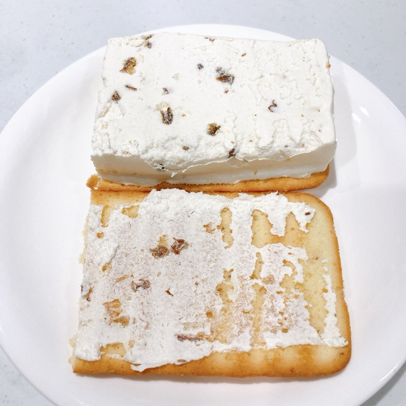 ラムレーズンサンドアイス