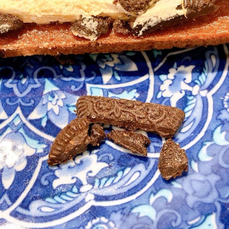 ブラックサンダーザクザクチョコクッキーサンドキャラメル