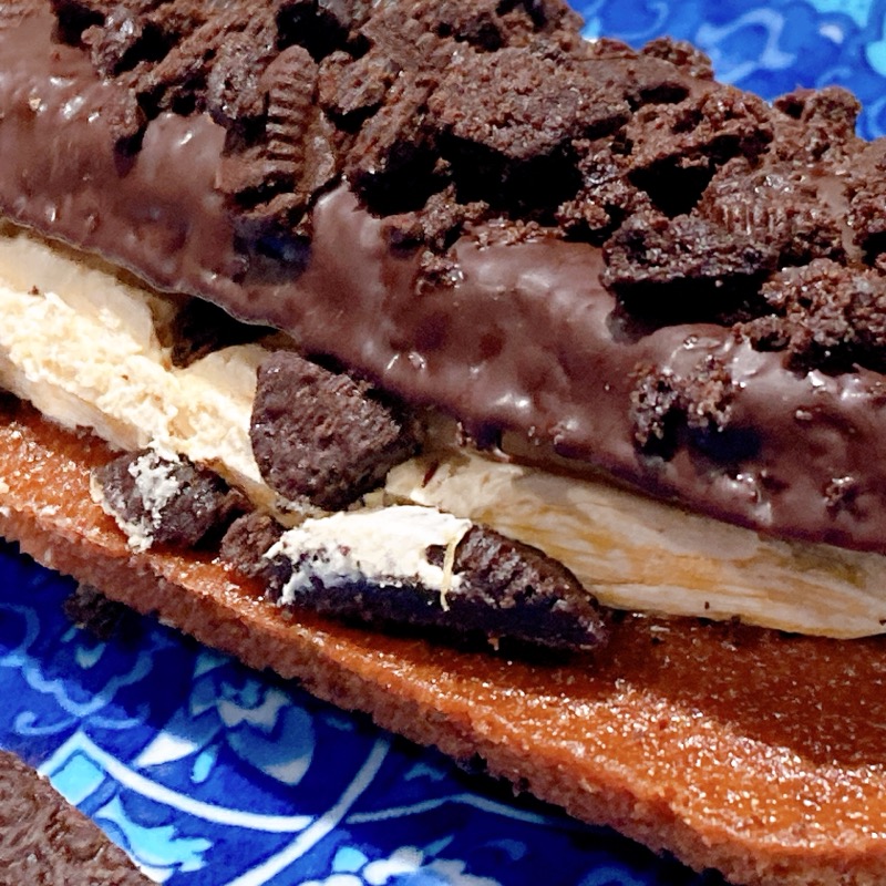 ブラックサンダーザクザクチョコクッキーサンドキャラメル