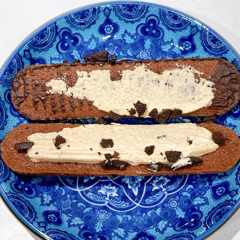 ブラックサンダーザクザクチョコクッキーサンドキャラメル