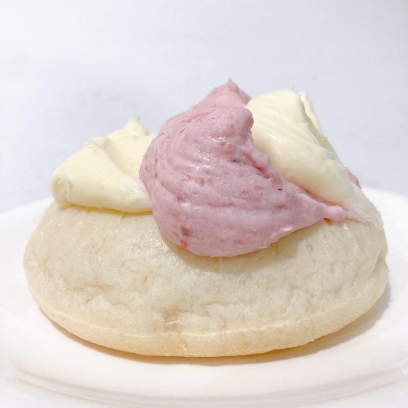 いちごホイップ&クリームチーズパン