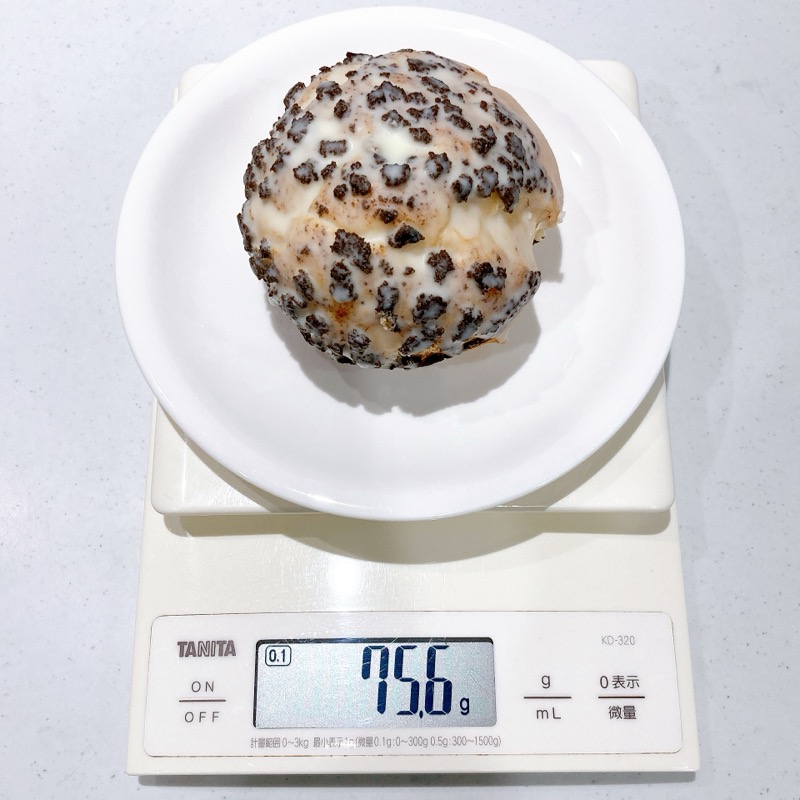 白いブラックサンダークッキー＆クリームシュー