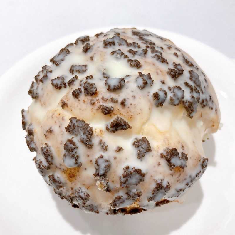 白いブラックサンダークッキー＆クリームシュー