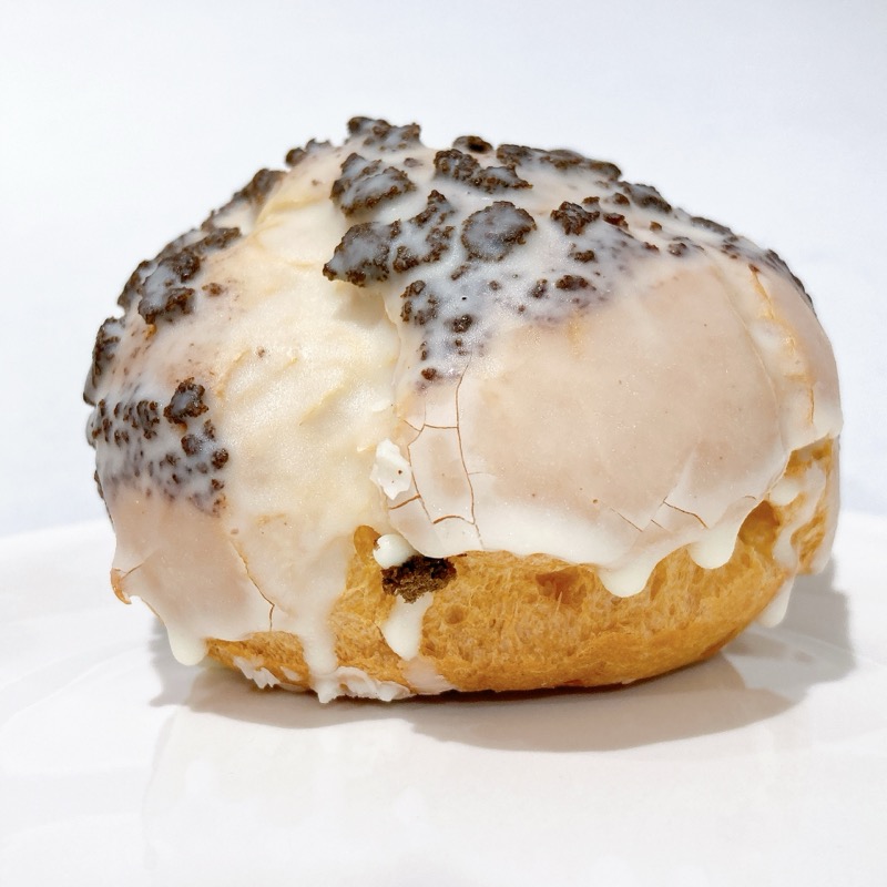 白いブラックサンダークッキー＆クリームシュー