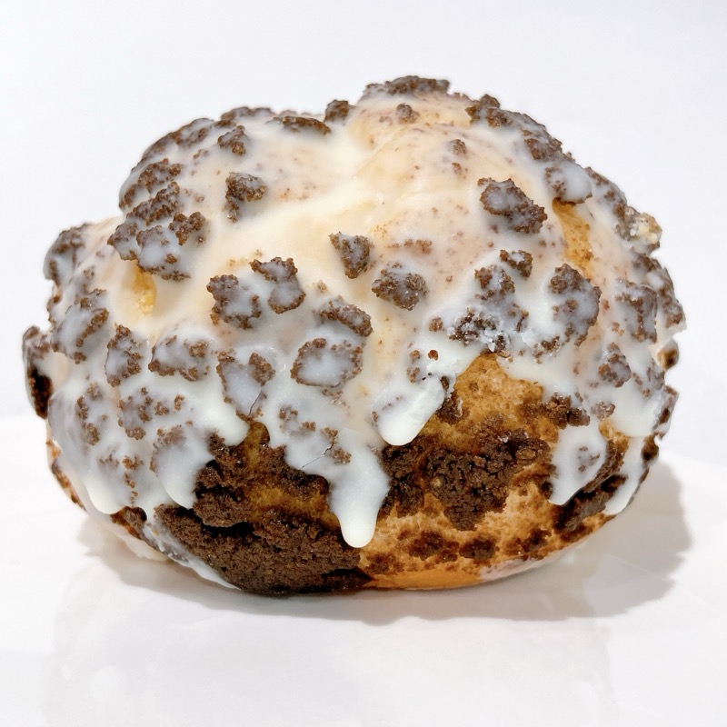 白いブラックサンダークッキー＆クリームシュー