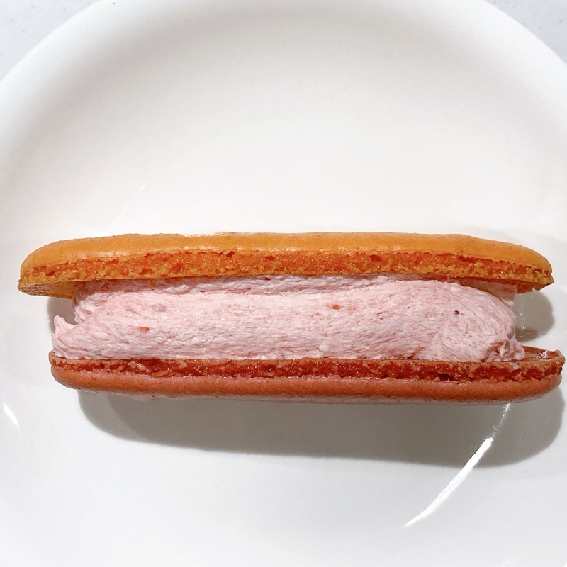 ピエール・エルメ マカロンサンドイチゴ&バニラ