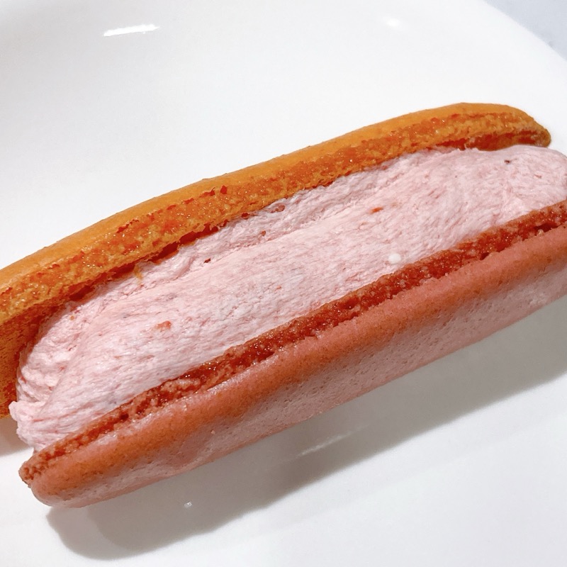 ピエール・エルメ マカロンサンドイチゴ&バニラ