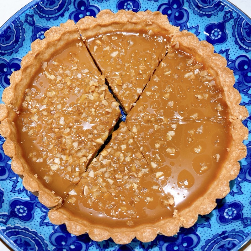 《プレシア》切れてるキャラメルナッツタルト