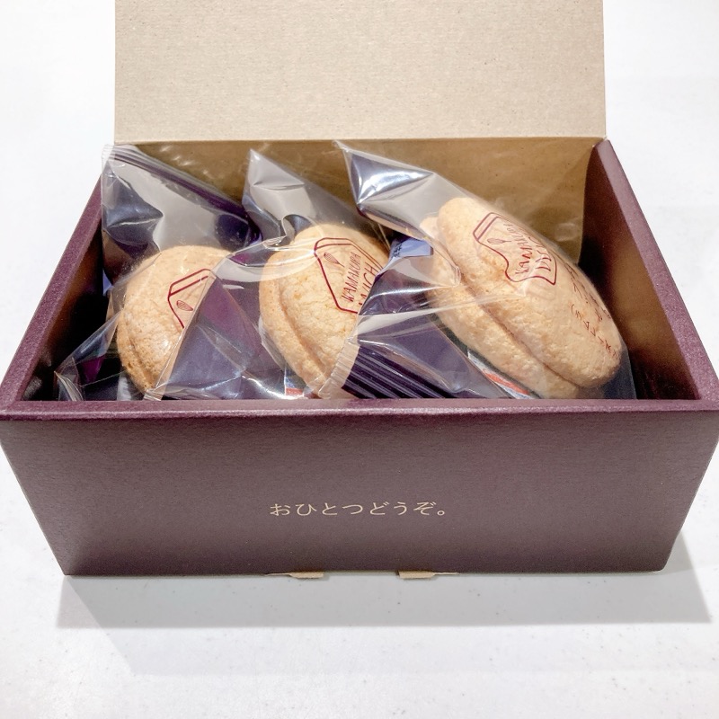 鎌倉まんまるブッセラムレーズン