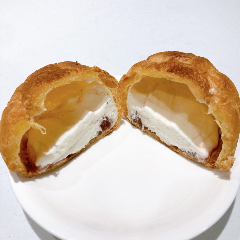 北海道あずきシュークリーム《つぶあん&クリーム》