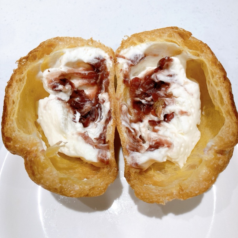 北海道あずきシュークリーム《つぶあん&クリーム》