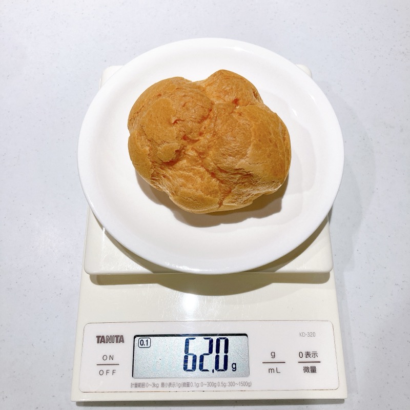 乳脂肪分48%の純生クリームでつくったシュークリーム