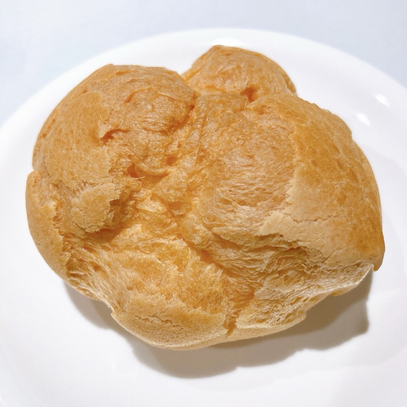 乳脂肪分48%の純生クリームでつくったシュークリーム