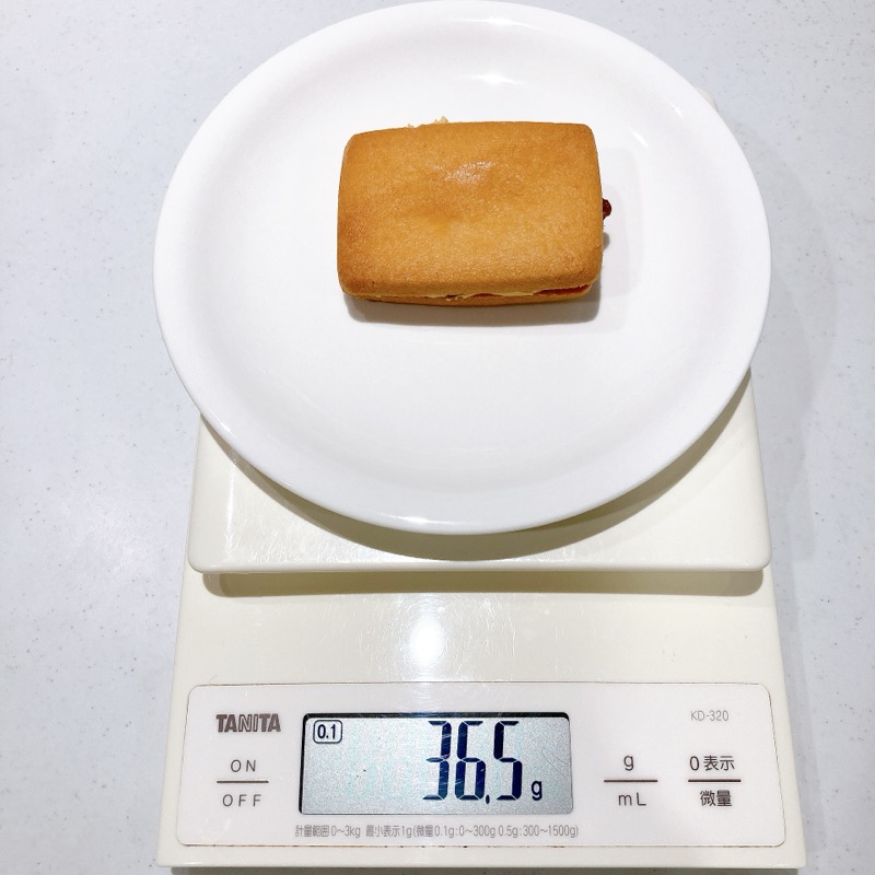 セブン《発酵バターと洋酒香るレーズンサンド》
