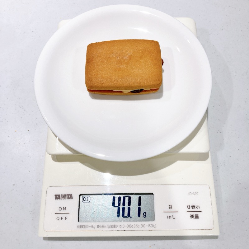 セブン《発酵バターと洋酒香るレーズンサンド》