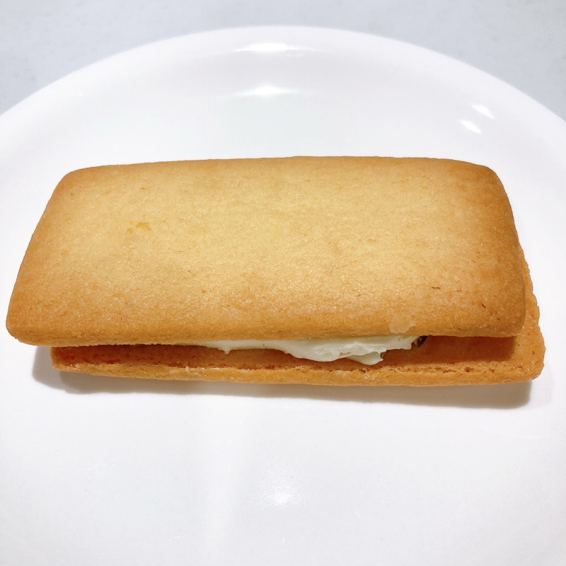 バター香るしっとりレーズンサンド