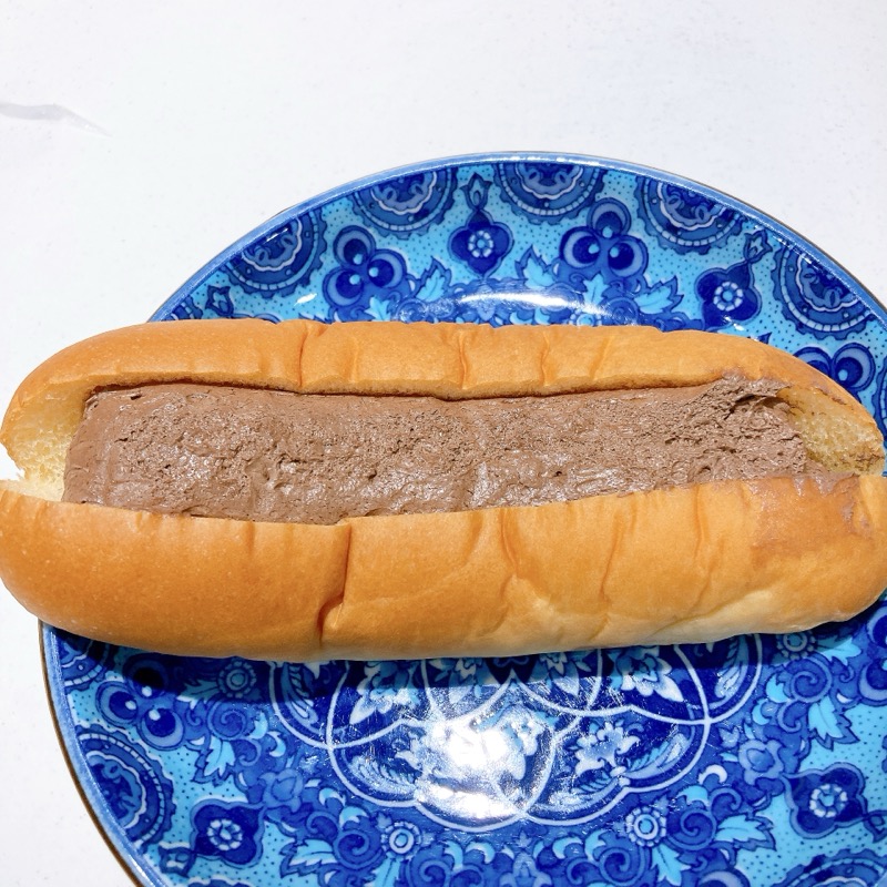 生コッペパンたっぷりチョコホイップ