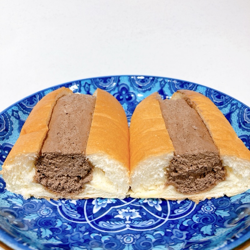 生コッペパンたっぷりチョコホイップ